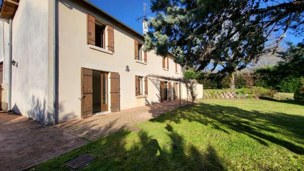 Proche de Saint Germain du Salembre maison de 169 m² de 6 pièces piscine grange sur 1835 m²