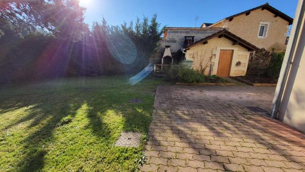 Proche de Saint Germain du Salembre maison de 169 m² de 6 pièces piscine grange sur 1835 m²