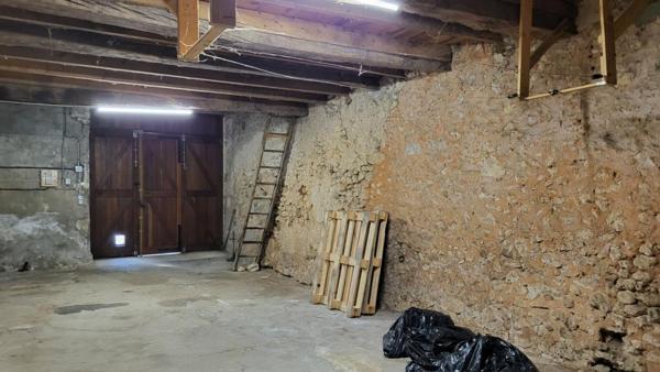 Proche de Saint Germain du Salembre maison de 169 m² de 6 pièces piscine grange sur 1835 m²