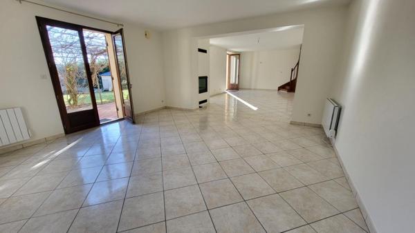 Proche de Saint Germain du Salembre maison de 169 m² de 6 pièces piscine grange sur 1835 m²