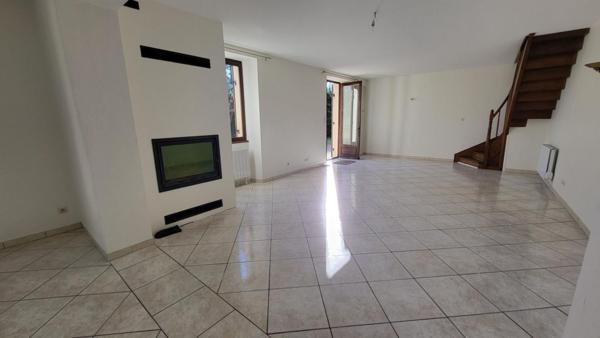 Proche de Saint Germain du Salembre maison de 169 m² de 6 pièces piscine grange sur 1835 m²