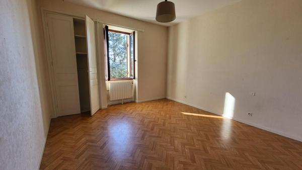 Proche de Saint Germain du Salembre maison de 169 m² de 6 pièces piscine grange sur 1835 m²