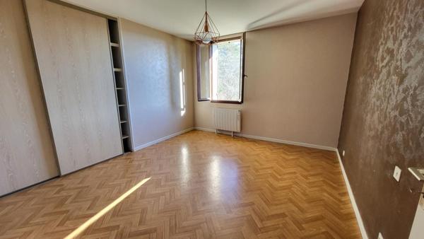 Proche de Saint Germain du Salembre maison de 169 m² de 6 pièces piscine grange sur 1835 m²