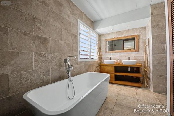 Villa à vendre à Saint-Gilles-les-Bains à la Réunion (97434), ref : 97424/121