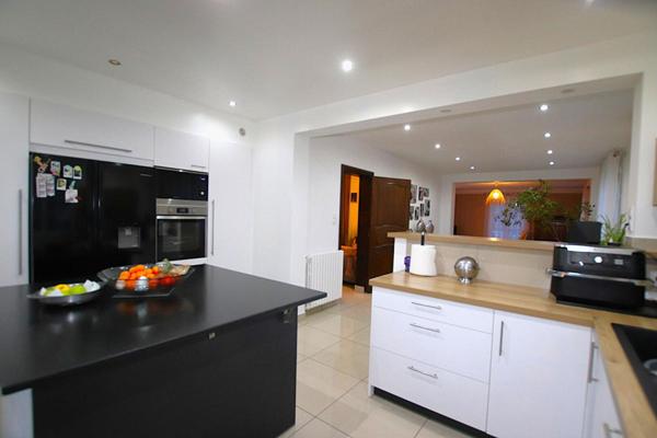 Demeure de prestige 11 pièces de 300 m2 + 153 sous-sol sur 1307 m2