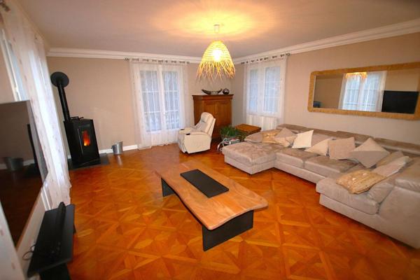 Demeure de prestige 11 pièces de 300 m2 + 153 sous-sol sur 1307 m2