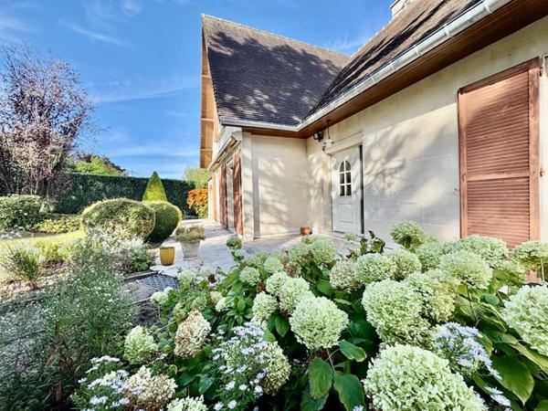 Superbe Maison de 200m2  6 chambres, parcelle de 1791m2 à Saint Fuscien (80480)