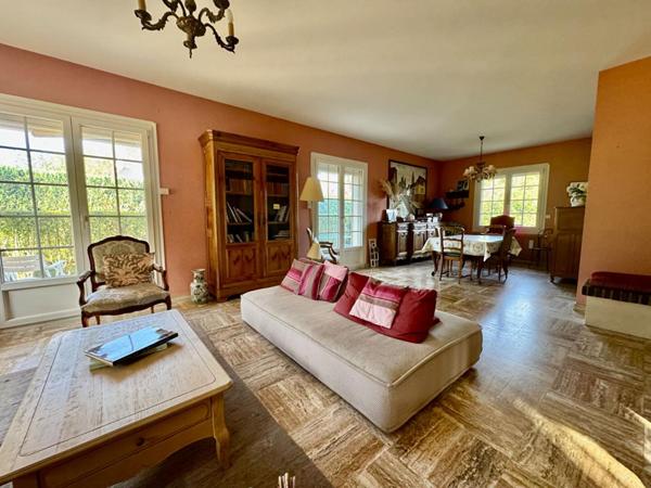 Superbe Maison de 200m2  6 chambres, parcelle de 1791m2 à Saint Fuscien (80480)