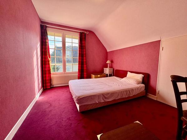 Superbe Maison de 200m2  6 chambres, parcelle de 1791m2 à Saint Fuscien (80480)