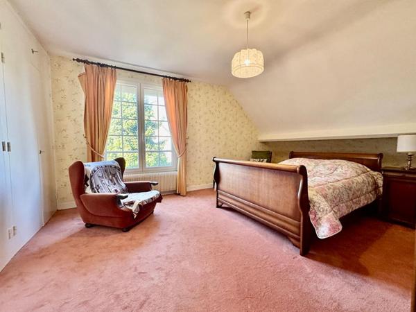 Superbe Maison de 200m2  6 chambres, parcelle de 1791m2 à Saint Fuscien (80480)