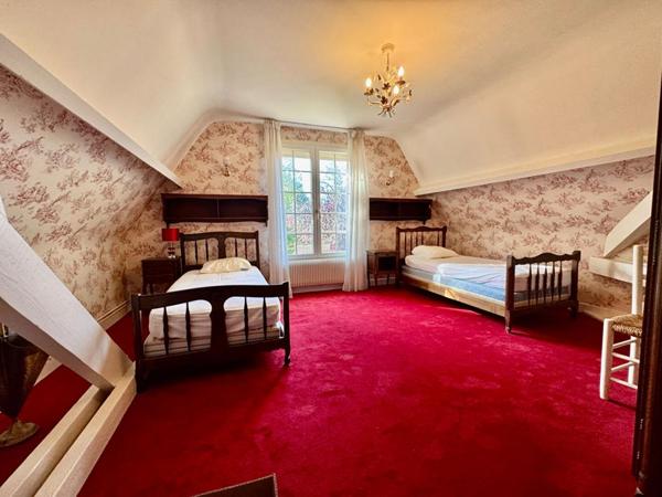 Superbe Maison de 200m2  6 chambres, parcelle de 1791m2 à Saint Fuscien (80480)