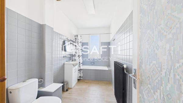 Maison familiale avec jardin et verger dans un quartier paisible