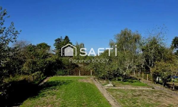 Maison familiale avec jardin et verger dans un quartier paisible
