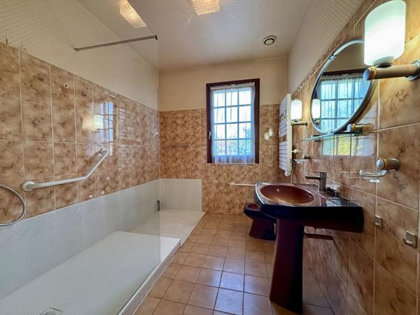 Maison familiale avec possibilité de logement indépendant.