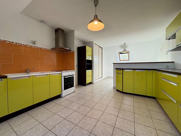 Maison familiale avec possibilité de logement indépendant.