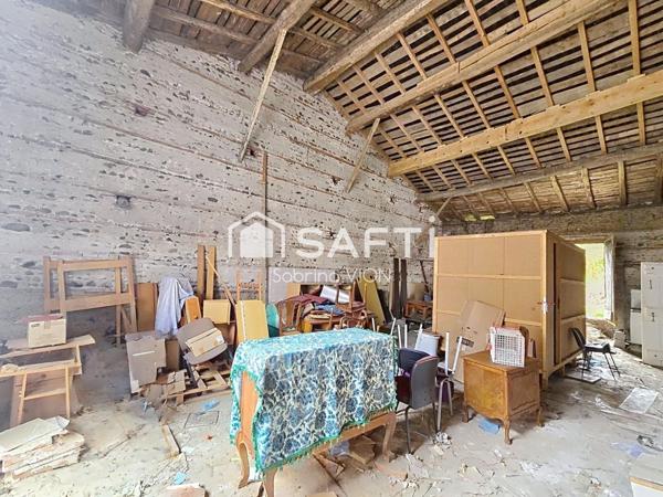 MAISON DE VILLE AVEC GRAND GARAGE ATTENANT ET JARDIN