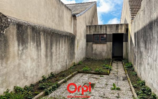 Immeuble à vendre    3 pièces •  Montmarault