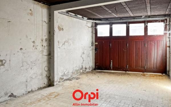 Immeuble à vendre    3 pièces •  Montmarault