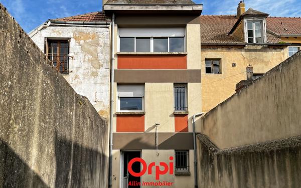 Immeuble à vendre    3 pièces •  Montmarault