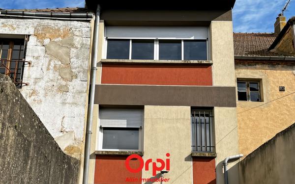 Immeuble à vendre    3 pièces •  Montmarault