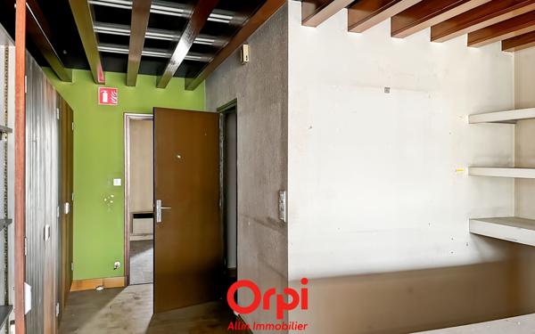 Immeuble à vendre    3 pièces •  Montmarault