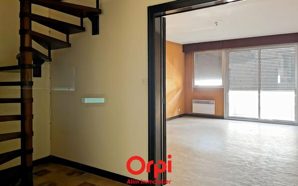 Immeuble à vendre    3 pièces •  Montmarault