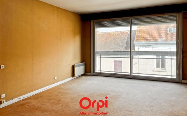 Immeuble à vendre    3 pièces •  Montmarault