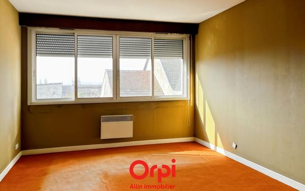 Immeuble à vendre    3 pièces •  Montmarault