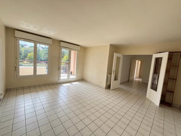 Beau F3 lumineux avec balcons, parking et cave – Quartier du Pileu à Massy (91)