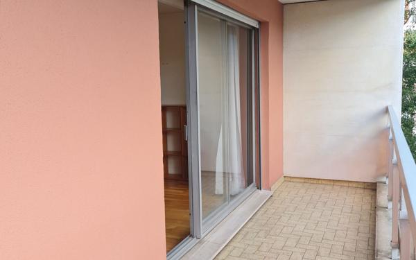 Appartement à vendre    1 pièce • 33 m2 Issy-les-Moulineaux