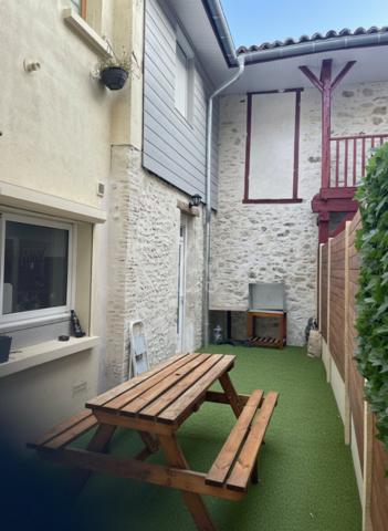 Immeuble rénové à SAINT SEVER   2 appartements  Idéal investissement ou résidence principale avec revenu locatif