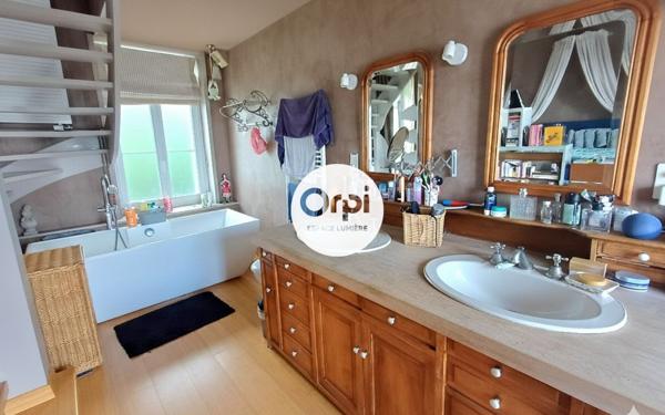 Maison à vendre    6 pièces • 271 m2 Saint-Martin-Boulogne