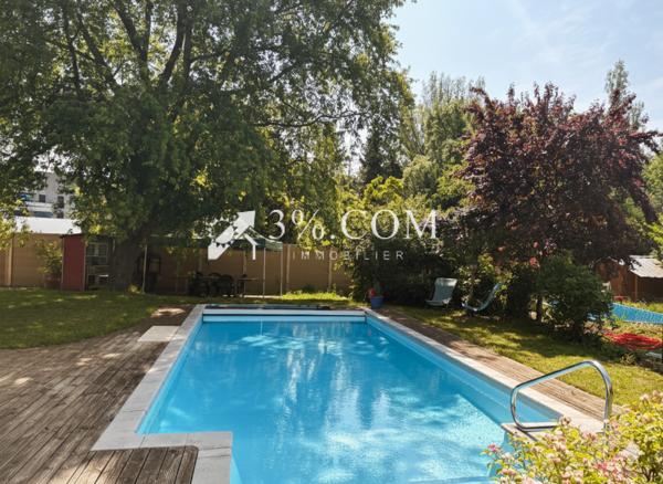 Maison 8 pièce(s) 6 chambre(s) 208 m²