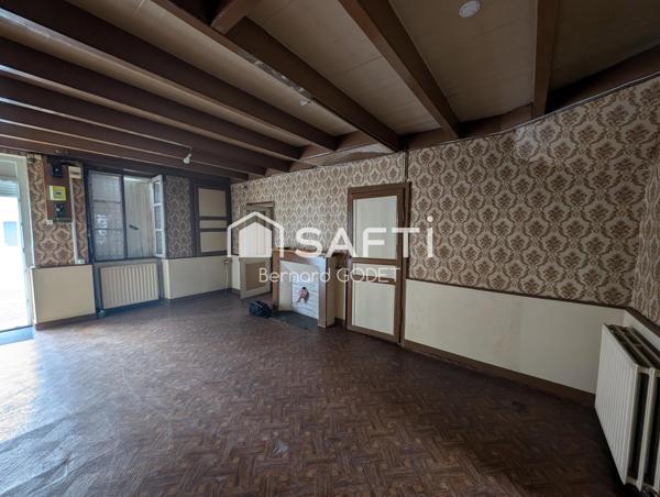 Maison de ville 5 pièces  117 M² sur un étage à rénover.