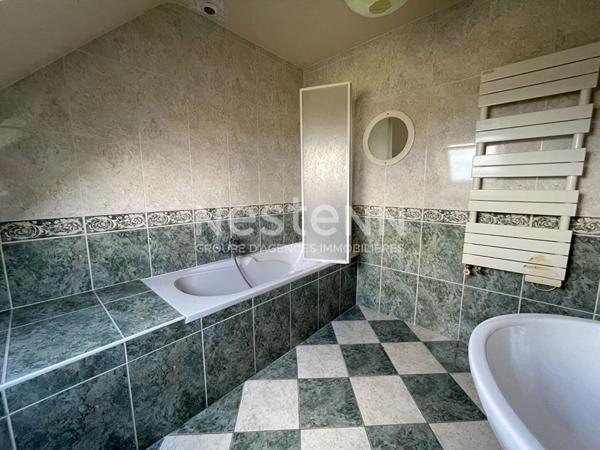 MAISON au COEUR du BOURG de GRAND-CHAMP - 4 chambres et 1 bureau