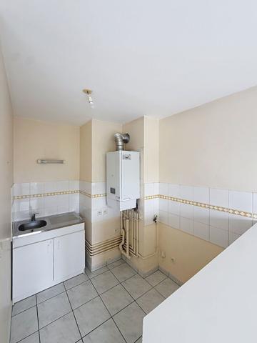 A VENDRE - Type 2 coeur des Ponts de Cé - Balcon et 2 parkings