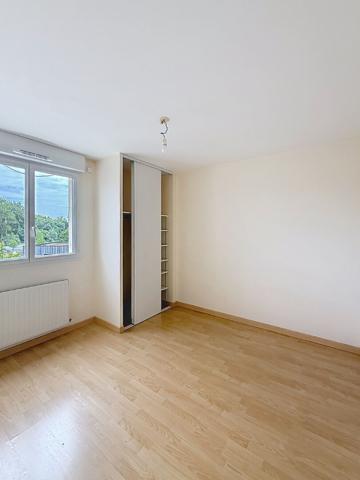 A VENDRE - Type 2 coeur des Ponts de Cé - Balcon et 2 parkings
