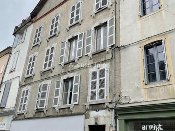 Immeuble locatif - Oloron-sainte-marie - Réf.:205344 OLORON CENTRE VILLE - Immeuble de 5 appartements et 1 local commercial à rénover