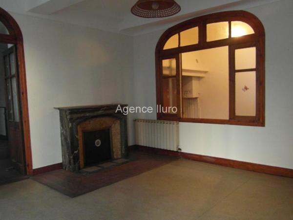 Immeuble locatif - Oloron-sainte-marie - Réf.:205344 OLORON CENTRE VILLE - Immeuble de 5 appartements et 1 local commercial à rénover