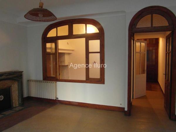 Immeuble locatif - Oloron-sainte-marie - Réf.:205344 OLORON CENTRE VILLE - Immeuble de 5 appartements et 1 local commercial à rénover