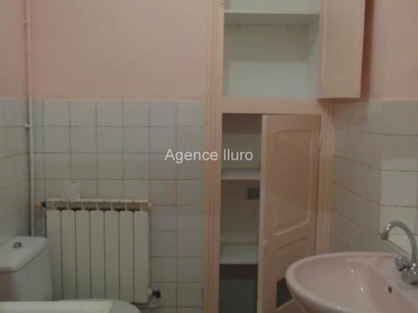 Immeuble locatif - Oloron-sainte-marie - Réf.:205344 OLORON CENTRE VILLE - Immeuble de 5 appartements et 1 local commercial à rénover