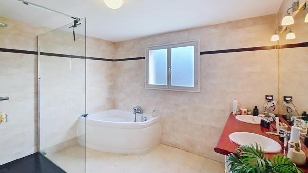 LE HAILLAN : MAISON AU CALME, 4 CHAMBRES, PISCINE