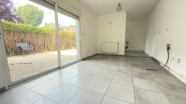 MAISON BATIR 3 CHAMBRES JARDIN ET GARAGE PROCHE METRO LOMME