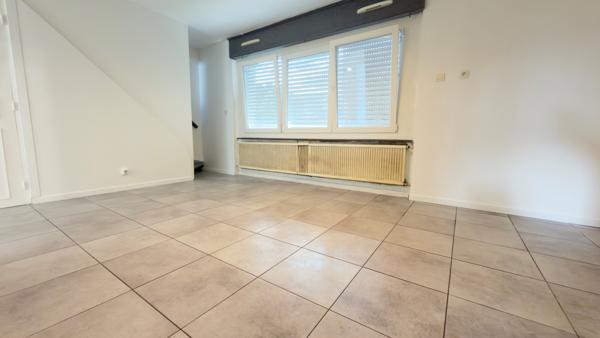 MAISON BATIR 3 CHAMBRES JARDIN ET GARAGE PROCHE METRO LOMME