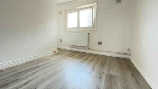 MAISON BATIR 3 CHAMBRES JARDIN ET GARAGE PROCHE METRO LOMME