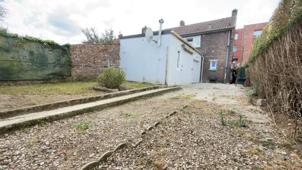 MAISON BATIR 3 CHAMBRES JARDIN ET GARAGE PROCHE METRO LOMME