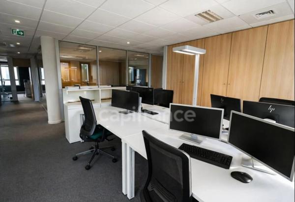 Plateau de Bureaux Moderne 204 m² avec stationnements privatifs couverts et terrasse – Parc des Glaisins (Annecy-le-Vieux)