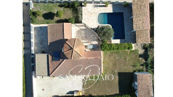 MAISON VILLEMOUSTAUSSOU - PLAIN PIED- 3 CHAMBRES - 1 STUDIO INDEPENDANT - CLIMATISATION - PISCINE - GARAGE