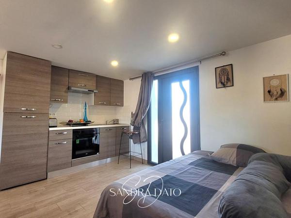 MAISON VILLEMOUSTAUSSOU - PLAIN PIED- 3 CHAMBRES - 1 STUDIO INDEPENDANT - CLIMATISATION - PISCINE - GARAGE