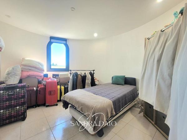 MAISON VILLEMOUSTAUSSOU - PLAIN PIED- 3 CHAMBRES - 1 STUDIO INDEPENDANT - CLIMATISATION - PISCINE - GARAGE